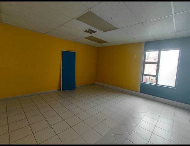 111M² OFFICE TO LET IN FOURWAYS